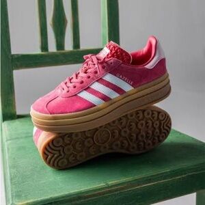 Adidas Gazelle
Size 7 women’s 
Pink